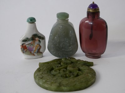 Lot 235 - Jade scent bottle with carving of a Chinese...