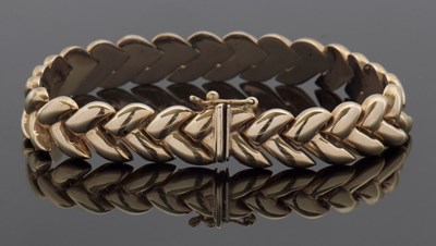 Lot 351 - A 9ct bracelet, the plaited style articulated...