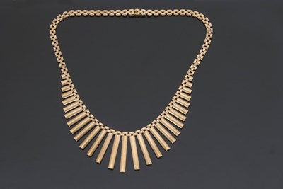 Lot 358 - A 9ct fringe necklace, the graduated fringe of...