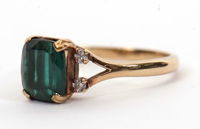 Lot 39 - A 9ct green tourmaline ring, the mixed cut...