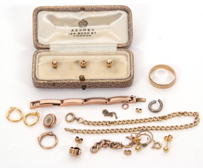Lot 284 - A 9ct ring and mixed quantity of gold an...