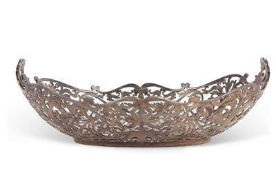 Lot 253 - George V silver dish of boat shape having...