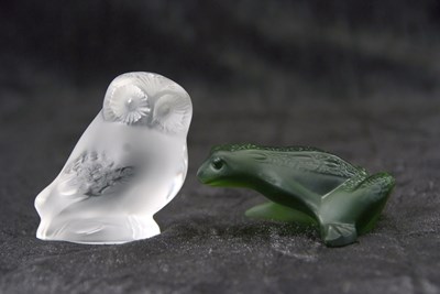 Lot 1 - A green coloured Lalique model of a frog...