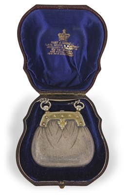Lot 279 - A Victorian parcel-gilt silver novelty purse,...