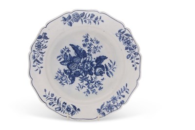 Lot 87 - A rare Lowestoft porcelain plate with shaped...