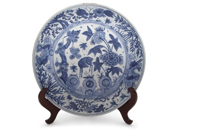 Lot 124 - A large Chinese porcelain charger Qing Dynasty...