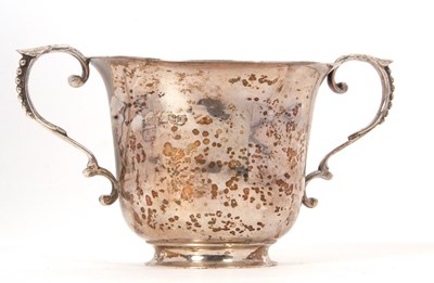 Lot 9 - An Edwardian silver twin handles poringer or...