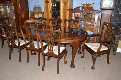 Lot 546 - An early 20th Century mahogany circular...