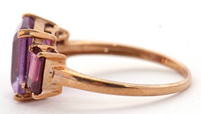 Lot 91 - A 9ct amethyst and tourmaline ring, the...