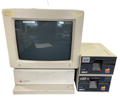 Lot 346 - A 1986 Apple IIGs computer, together with RGB...