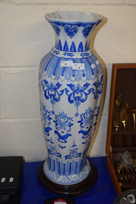 Lot 5 - Large reproduction Chinese vase
