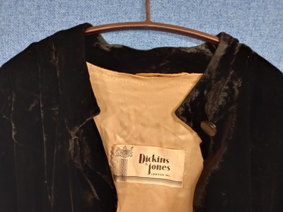 Lot 15 - A quantity of c.1920/30's lady's clothing, to...