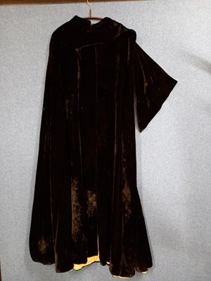 Lot 15 - A quantity of c.1920/30's lady's clothing, to...