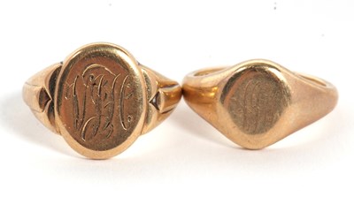 Lot 261 - Two 9ct rings, to include a 9ct signet ring,...