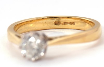 Lot 73 - An 18ct diamond solitaire ring, the round...