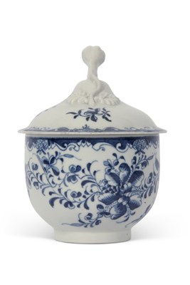 Lot 94 - Lowestoft Porcelain sucrier and cover