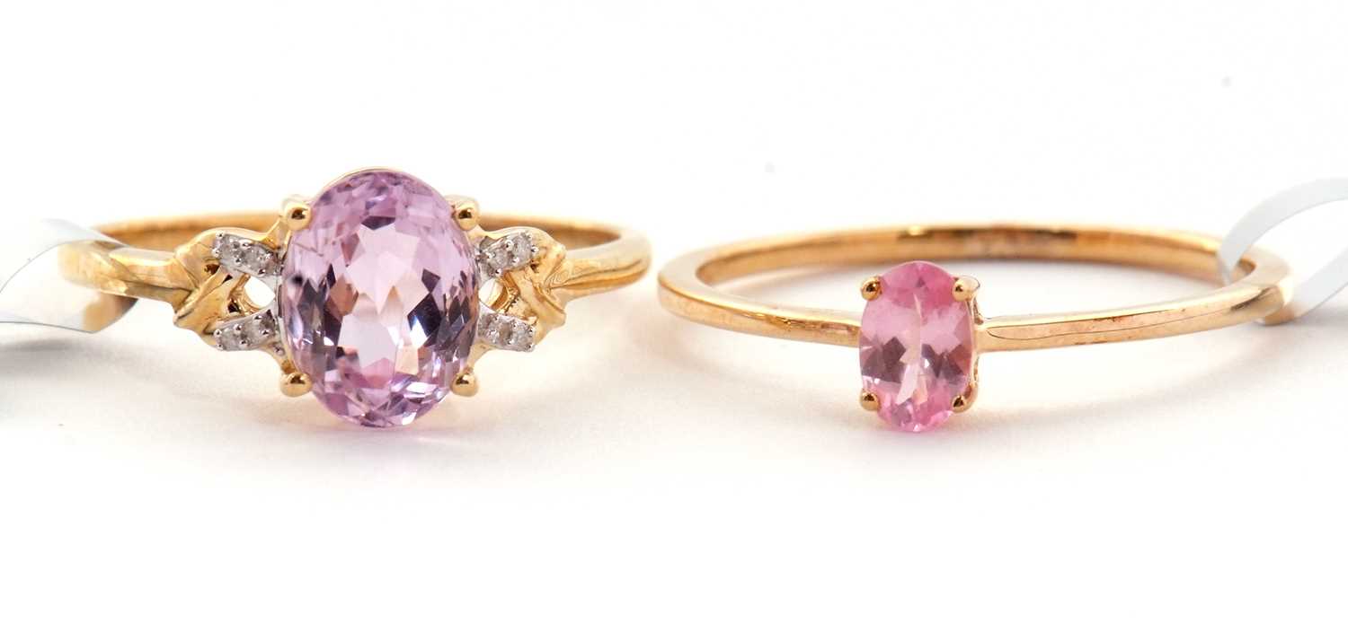 Lot 83 - Two 9ct gemset rings: to include a 9ct kunzite...