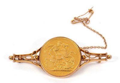 Lot 287 - A 1900 sovereign brooch, in yellow metal mount...