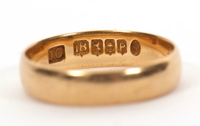 Lot 259 - A late Victorian 18ct wedding band, stamped 18...