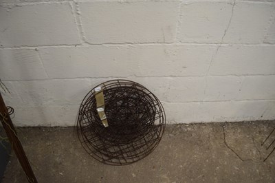 Lot 1134 - Qty metal grates/pot stands