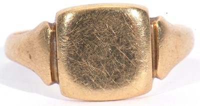 Lot 10 - Antique 18ct gold signet ring, the shaped...