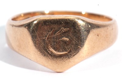 Lot 20 - Victorian 15ct gold signet ring, the shield...