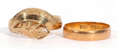 Lot 43 - Mixed Lot: 22ct gold wedding ring of plain...