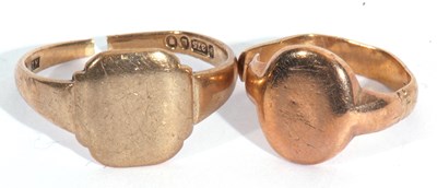 Lot 71 - Mixed Lot: two 9ct stamped gents signet rings...