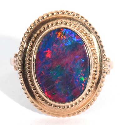 Lot 84 - Yellow metal doublet opal ring, the flat...