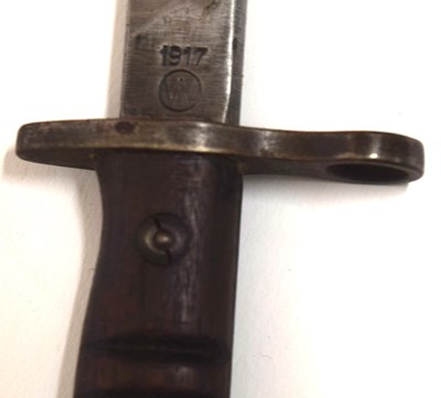 Lot 198 - M1917 American Enfield bayonet, scabbard and...