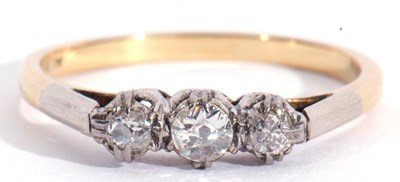 Lot 100 - Antique three stone diamond ring featuring...