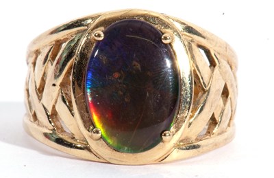 Lot 104 - Large 9ct gold designer ring centring an...