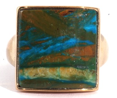 Lot 109 - Modern 9ct gold and banded agate dress ring,...