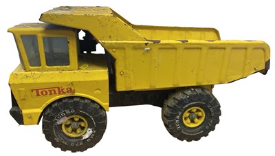 Lot 130 - A vintage pressed steel Tonka dump truck