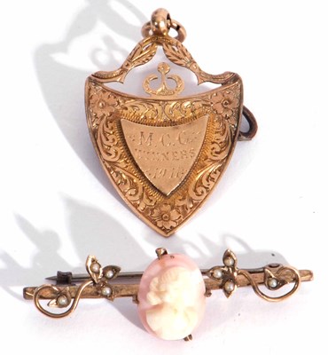 Lot 162 - Mixed Lot: 9ct gold brooch pendant of shield...