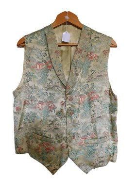 Lot 231 - A gentleman's dressing gown, in burgundy and...