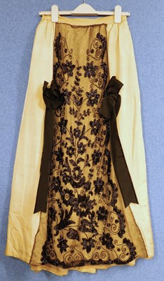 Lot 3 - A lady's early 20th Century pale yellow and...
