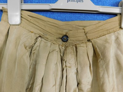Lot 3 - A lady's early 20th Century pale yellow and...