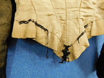 Lot 3 - A lady's early 20th Century pale yellow and...