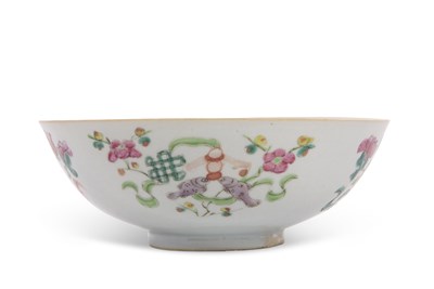 Lot 214 - A Chinese porcelain bowl late Qing Dynasty,...