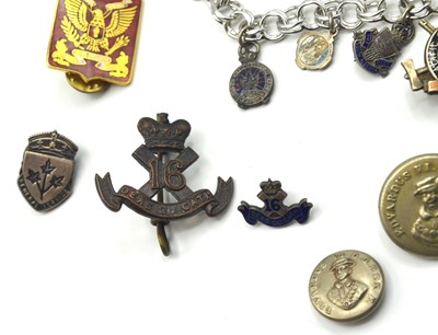 Lot 72 - Quantiy of badges to include S A R shoulder...