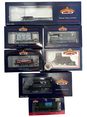 Lot 1 - A mixed lot of various boxed Bachmann 00 gauge...