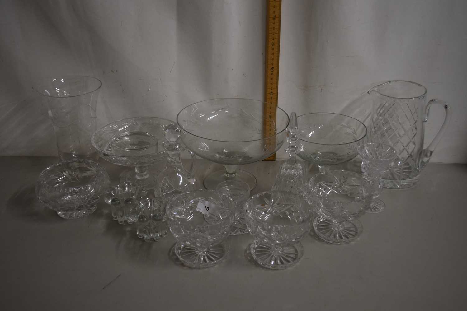 Lot 10 - Mixed Lot: various crystal glass wares to...