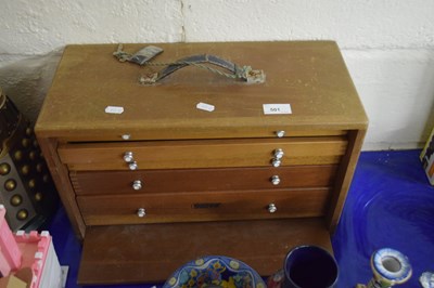 Lot 501 - Union travelling wooden tool chest