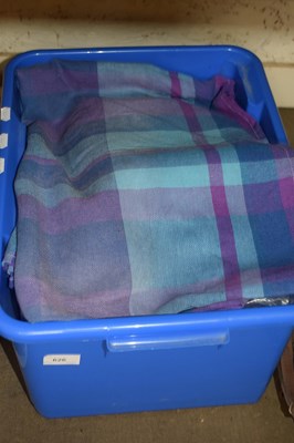 Lot 626 - Box of linen etc
