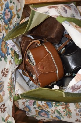 Lot 719 - Vintage cameras