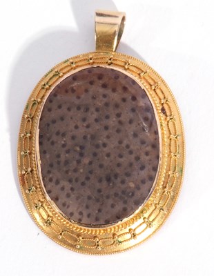 Lot 186 - Antique yellow metal hardstone set pendant of...