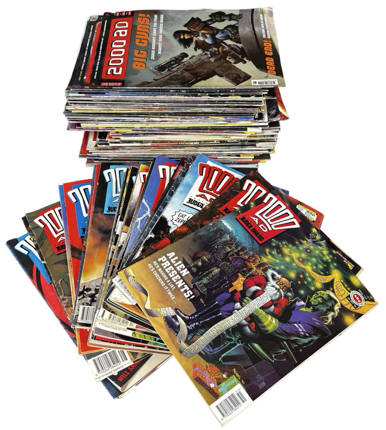 Lot 32 - A collection of 2000AD comic book
