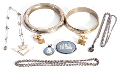 Lot 298 - Mixed Lot: Mexican bangle, a Wedgwood oval...