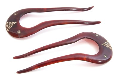 Lot 301 - Pair of vintage faux tortoiseshell hair slides,...